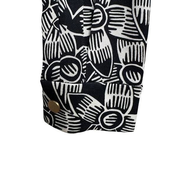 DVF Diane Von Furstenberg Silk Floral Pocketed V-neck Dress 8 - Picture 6 of 11